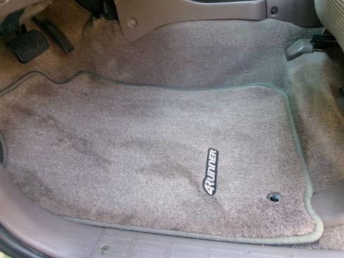 Used 2000 Toyota 4Runner SR5 image 18