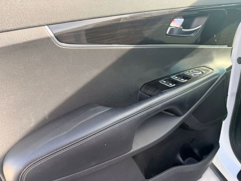 Used 2019 Kia Sorento S image 10