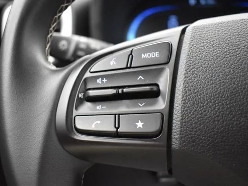 Used 2025 Hyundai Venue Limited image 24