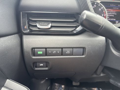 Used 2025 Nissan Sentra SV FWD image 13