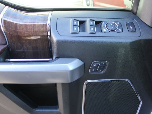 Used 2017 Ford F250 Platinum w/ Platinum Ultimate Package image 32