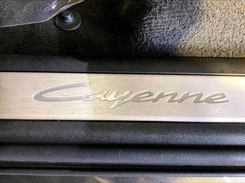 Certified 2024 Porsche Cayenne AWD/4WD image 19