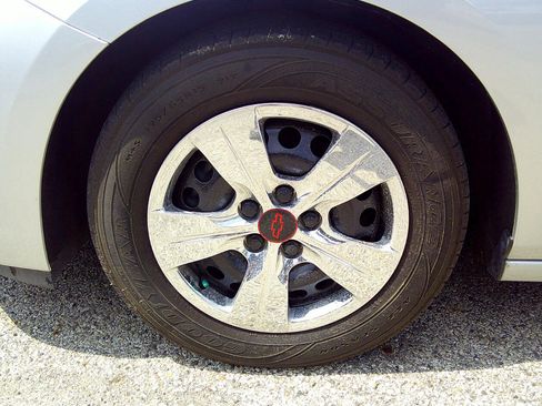 Used 2017 Chevrolet Cruze LS image 15