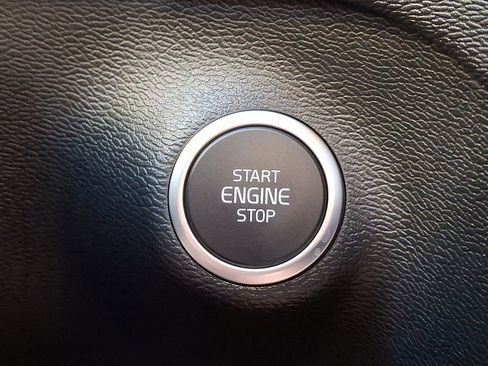 Certified 2024 Volvo XC40 B5 Core image 23