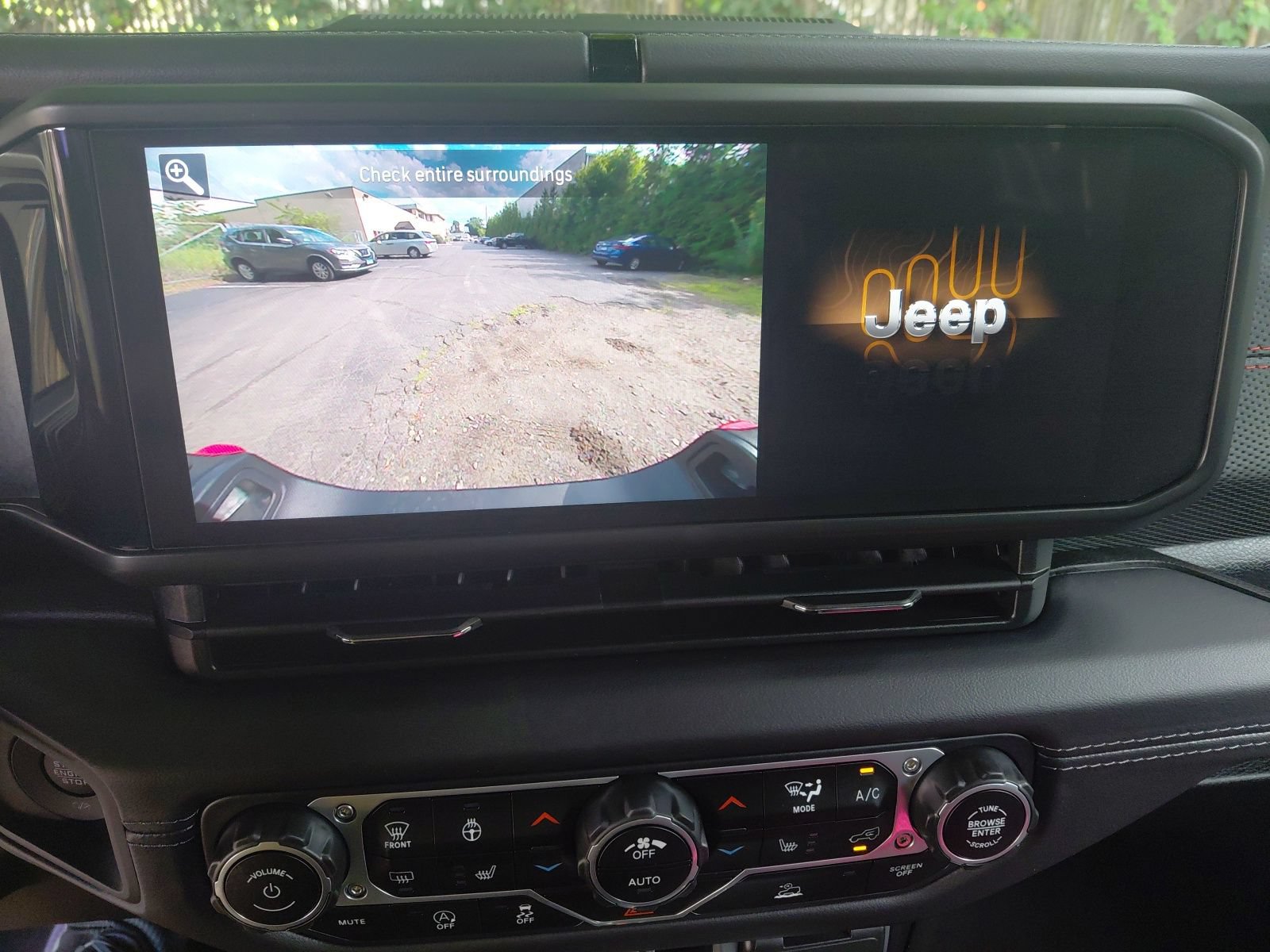 Used 2025 Jeep Gladiator Rubicon w/ Convenience Group AWD/4WD image 5