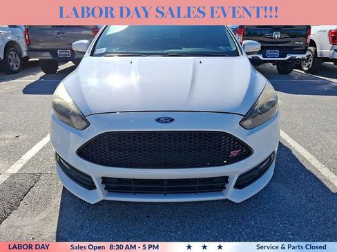 Used 2017 Ford Focus ST w/ Equipment Group 401A FWD image 2