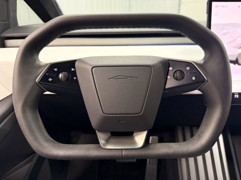 Used 2024 Tesla Cybertruck AWD Crew Cab image 19