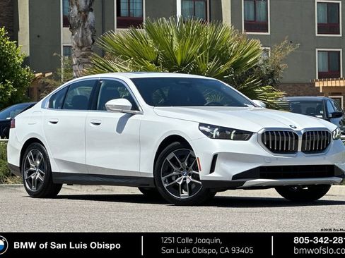 New 2026 BMW 530i RWD image 1