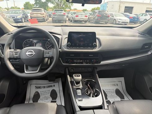 Used 2025 Nissan Rogue SV w/ SV Premium Package FWD image 28