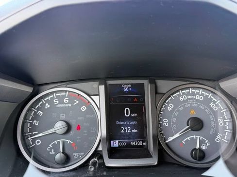 Used 2023 Toyota Tacoma TRD Off-Road w/ Advanced Technology Package AWD/4WD image 19