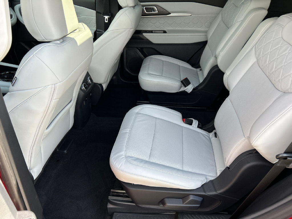 Used 2025 Ford Explorer Platinum w/ Ultimate Package AWD/4WD image 25