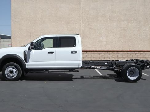 Used 2023 Ford F550 2WD Crew Cab Super Duty image 5
