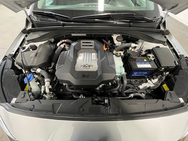 Used 2018 Hyundai Ioniq Limited FWD image 27