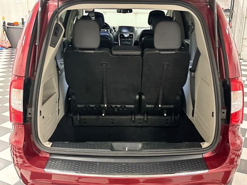 Used 2015 Chrysler Town & Country Touring w/ Driver Convenience Group FWD image 25