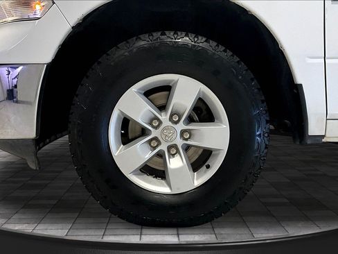Used 2020 RAM 1500 Classic SLT AWD/4WD image 33