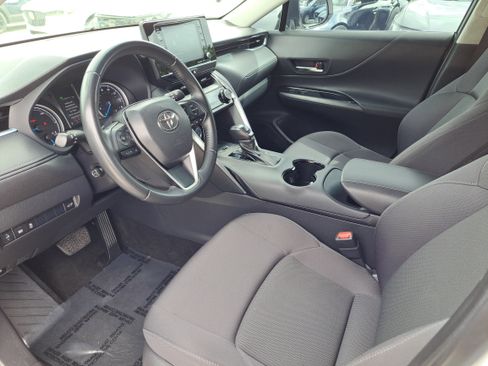 Used 2021 Toyota Venza LE image 11