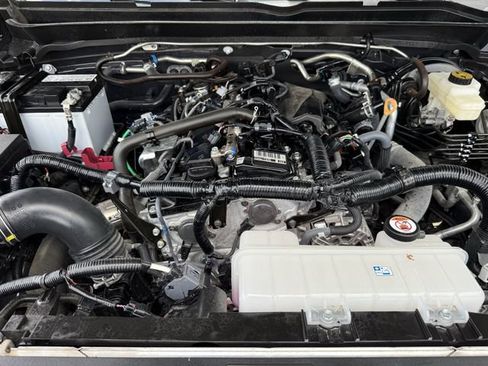 Used 2025 Toyota Tacoma SR5 RWD image 33