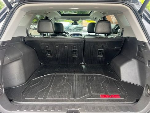 Used 2023 GMC Terrain SLT w/ Tech Package FWD image 15