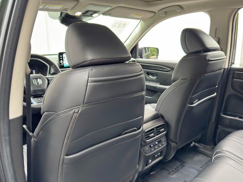 Used 2023 Honda Pilot Elite image 38