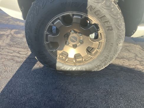 Used 2025 Toyota Tacoma 4x4 Double Cab Hybrid image 11