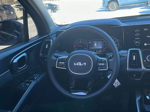 Used 2023 Kia Sorento LX image 18