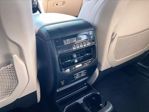 Used 2023 Jeep Grand Cherokee L Limited AWD/4WD image 35