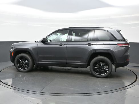New 2025 Jeep Grand Cherokee Altitude AWD/4WD image 3
