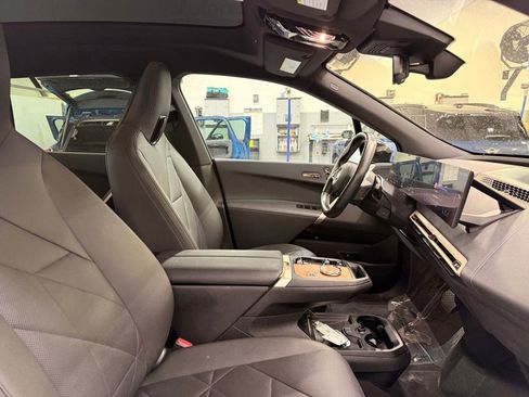 Used 2023 BMW iX xDrive50 w/ Premium Package AWD/4WD image 29