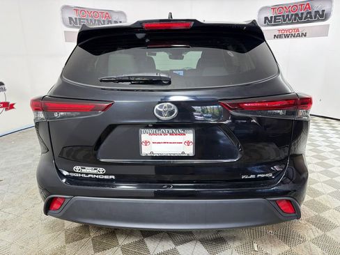 Used 2024 Toyota Highlander XLE image 5
