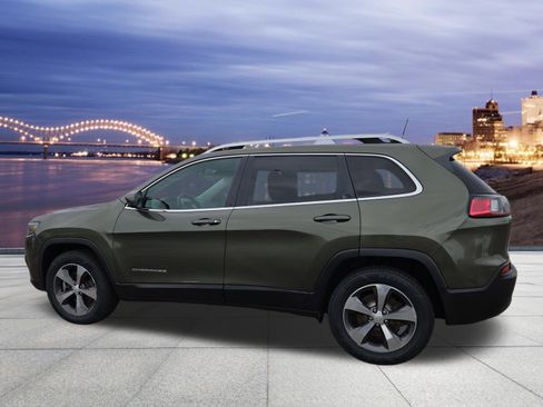 Used 2019 Jeep Cherokee Limited image 3