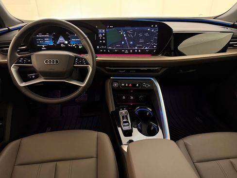 Used 2025 Audi Q5 Premium w/ Convenience Package image 26