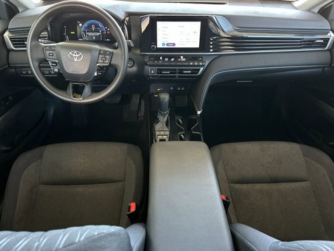 Used 2025 Toyota Camry LE image 12
