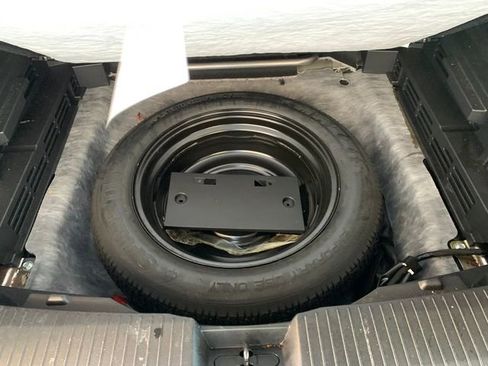 Used 2025 Nissan Rogue SV image 27