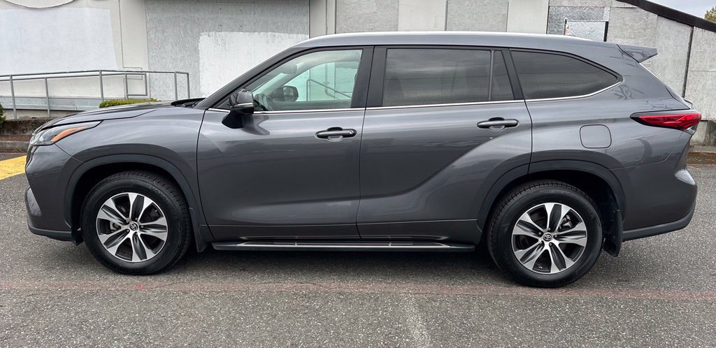 Used 2023 Toyota Highlander XLE AWD/4WD image 8