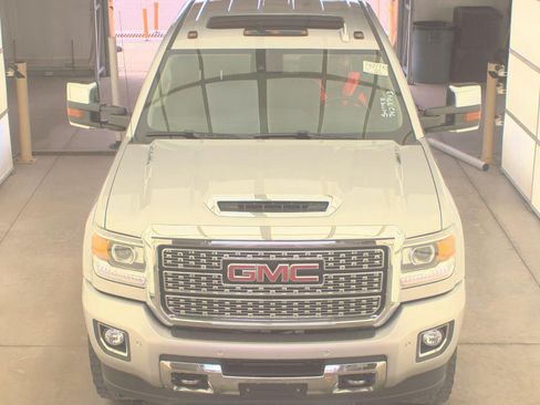 Used 2019 GMC Sierra 2500 Denali w/ Duramax Plus Package AWD/4WD image 2