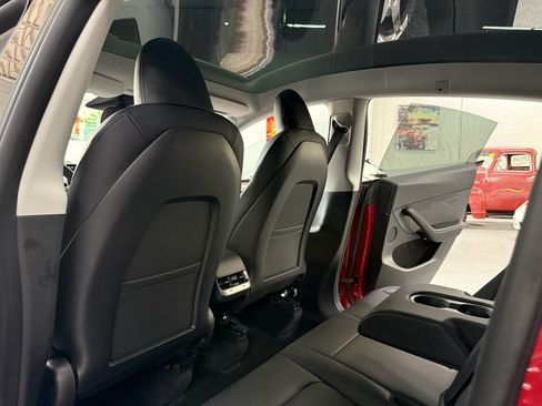 Used 2022 Tesla Model Y Long Range AWD/4WD image 13