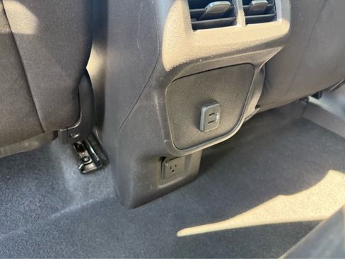 Used 2019 Chevrolet Equinox LT w/ Sun & Navigation Package image 18