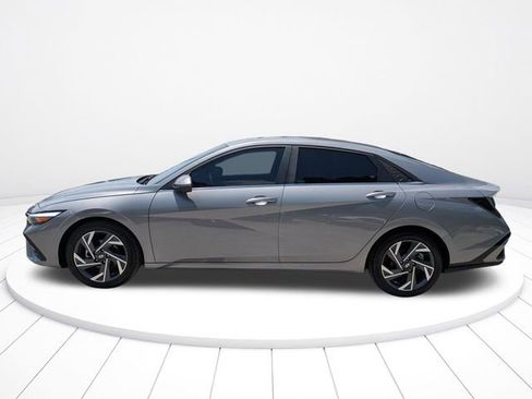 Used 2024 Hyundai Elantra Limited FWD image 7