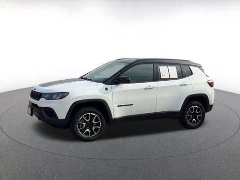 Used 2025 Jeep Compass Trailhawk AWD/4WD image 8