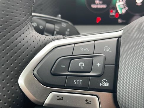 New 2026 Volkswagen Tiguan SE R-Line AWD/4WD image 18