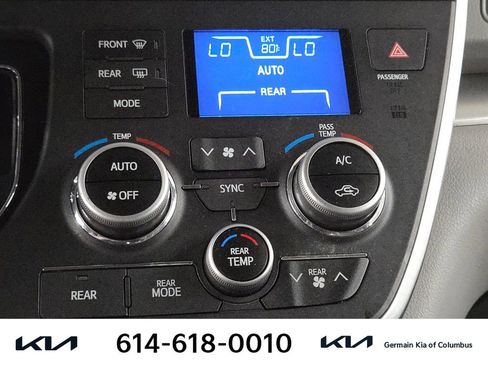 Used 2015 Toyota Sienna LE FWD image 32