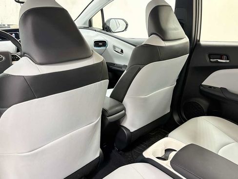 Certified 2017 Toyota Prius Prime Advanced w/ Carpet Mat Package FWD image 25
