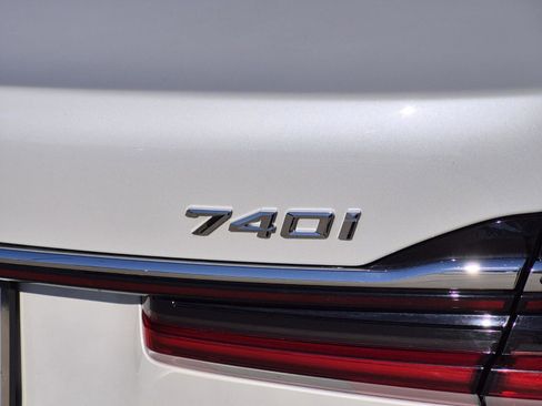 Certified 2022 BMW 740i xDrive image 9