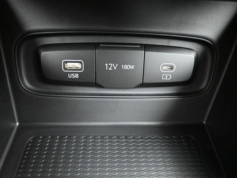 New 2025 Hyundai Venue SEL image 16