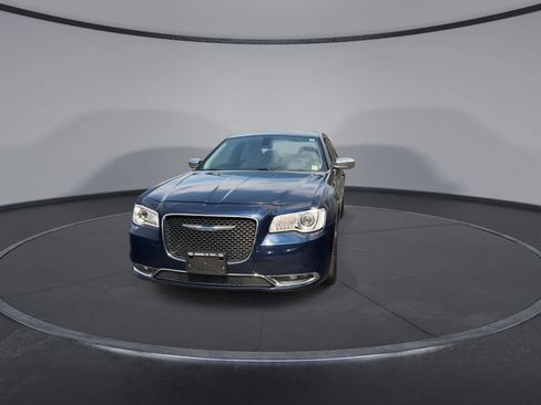 Used 2017 Chrysler 300 Limited w/ Value Package RWD image 3
