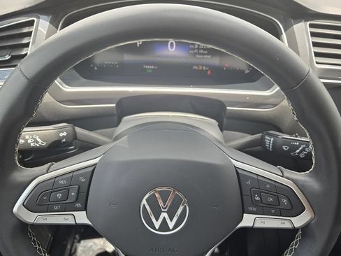 Certified 2023 Volkswagen Tiguan SE FWD image 23