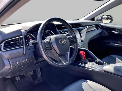 Used 2020 Toyota Camry SE FWD image 16