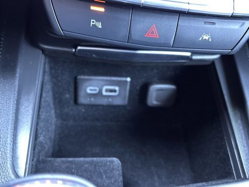 Used 2025 Cadillac XT4 Premium Luxury image 37