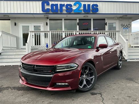 Used 2017 Dodge Charger R/T w/ Plus Group image 2