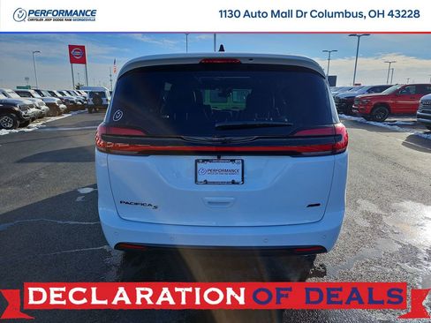 New 2026 Chrysler Pacifica Select image 6